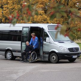 Myös liikuntarajoitteisten bussikuljetukset - ota yhteyttä packalenbus.fi
